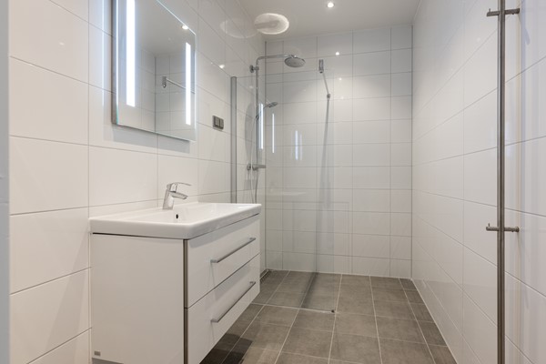 Medium property photo - Vredehofweg, 3062 EP Rotterdam